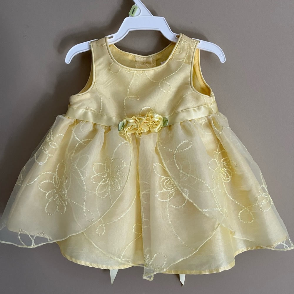 Little girls’ yellow dress. 3-6 months